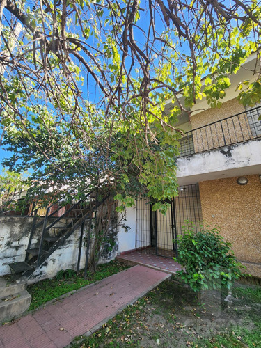 Casa En Bº Junior´s (para Reciclar)