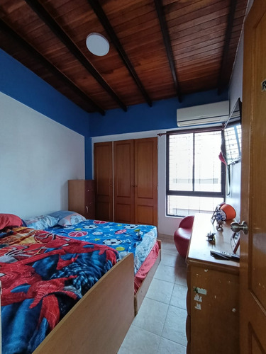 Cb.venta Tonwhouse Mañongo. Conj. Resd. Las Trinitarias.
