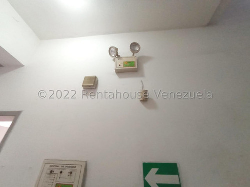Edificio Comercial En Venta En Avenida Libertador Barquisimeto Lara. Código 23-15252 Excelente Oportunidad Al Mejor Precio Negociable!!!. Comunicate Conmigo! Gracias. Pregunta Sin Compromiso Kv #