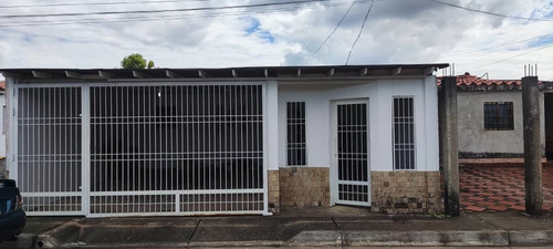 Imagen 2 de 17 de Se Alquila Casa En Tipuro 2, Urb. Villas Plaza Al02-1212st-ecam