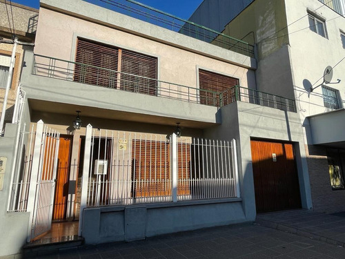 Casa En Venta 2 Plantas, Ideal 2 Familias -impecable Estado- Avellaneda