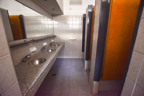 Venta - Casa De Estilo Ideal Instituciones. 400 M2