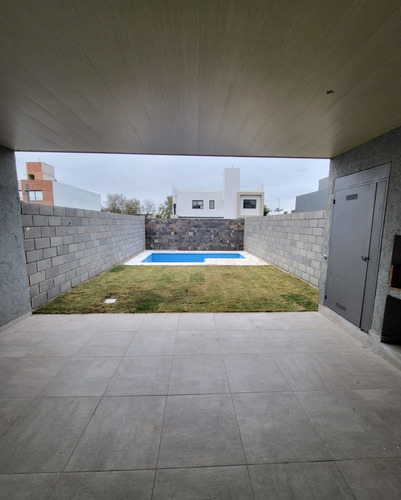 Imagen 4 de 23 de La Calandria, Duplex De 3 Dormitorios, Patio Con Pileta, 3 Baños, Escritorio
