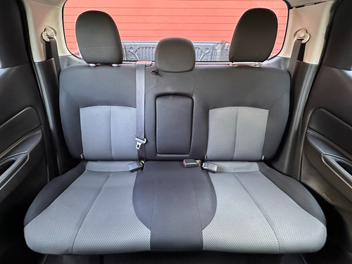 Mitsubishi L200 2.4 Cabina Doble 4x2 Mt