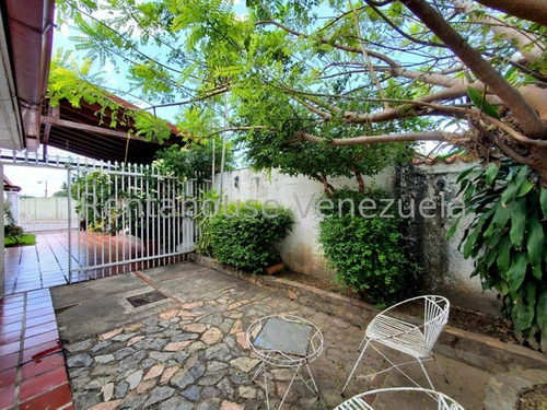 Amplia Y Confortable Casa En Venta Urb. Fundación Mendoza, Maracay 25-6542 Hc