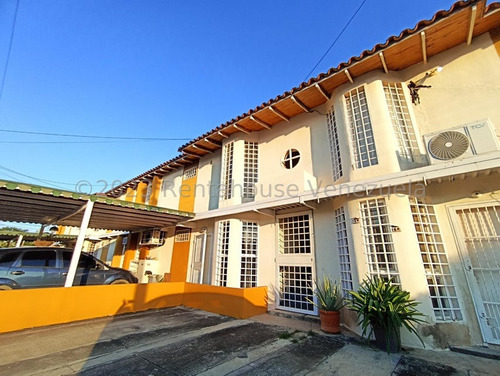 Apartamento Tipo Tetra En Altos De Korinsa En Cagua Puo 24-2261