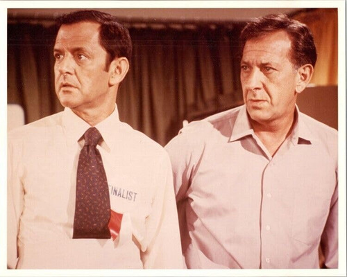 Extraña Pareja Tony Randall Jack Klugman Mirando Confundido