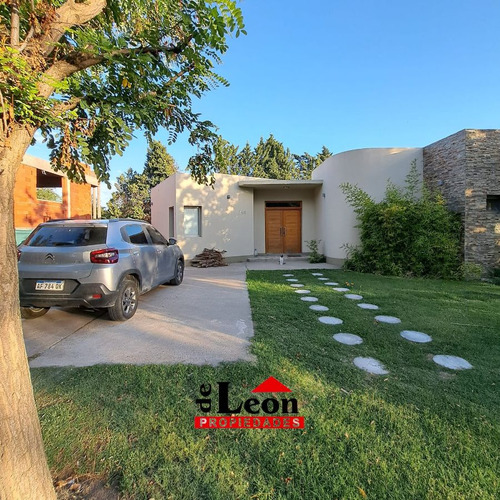 Casa En Venta De 3 Dormitorios C/ Cochera En Barrio Privado Pago Chico