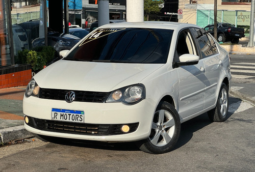 Volkswagen Polo Sedan 1.6 Vht Total Flex I-motion 4p