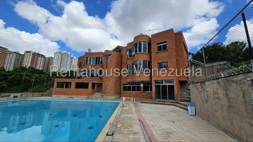En Venta Hermosa Casa En Excelente Ubicación En Los Samanes 25-17999