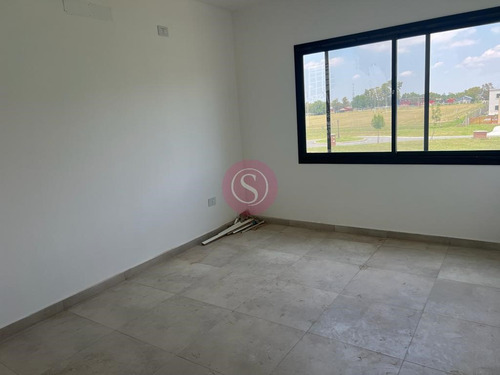 Casa En Venta En Santo Tomas, Pilar, G.b.a. Zona Norte