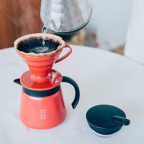 Imagen 3 de 6 de Hario V60 Jarra Termo Aislada Roja / Café Y Té / 1vhs-60r