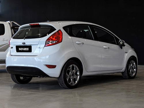 Imagen 8 de 15 de Ford Fiesta Kinetic Design 1.6 120cv Titanium 2013