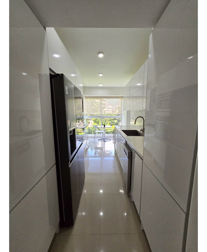 Apartamento En Venta 165 M2 - Urb. Country Club