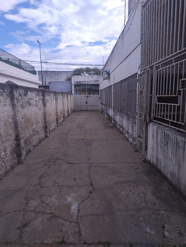 Venta De Casa Con Galpón Y Terreno. Barrio Cura. Rosario