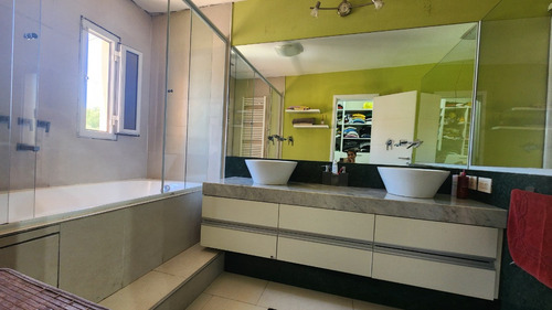 Casa 4 Dormitorios, Pileta , Jardin , Cerca Del Centro