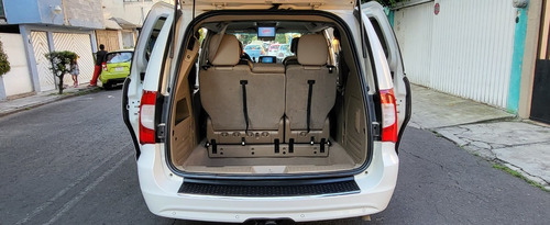 Imagen 9 de 15 de Chrysler Town & Country 2012 3.6 Limited Mt
