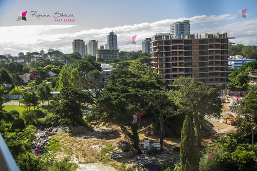 Apartamento En Venta En Torre Esmeralda De 3 Dormitorios , En Punta Del Este