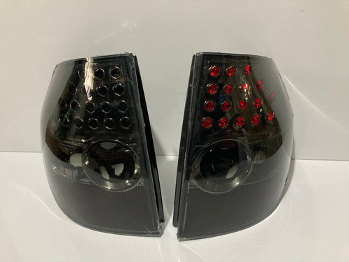 Imagen 2 de 5 de Stop Volkswagen Fox Fondo Oscuro Tipo Led