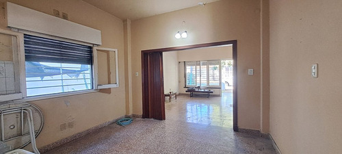 Venta Casa 3 Ambientes A Refaccionar - Padua Sur