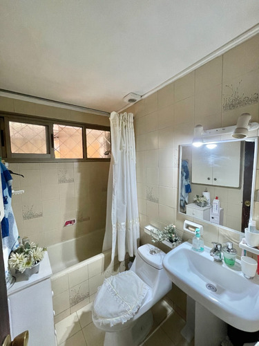 Oportunidad! En Amplio Terreno 370 M2, Manquehue N. - Video!