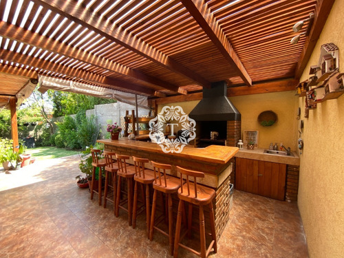 Remodelada, 6d/6b, Gran Jardín, Quincho.