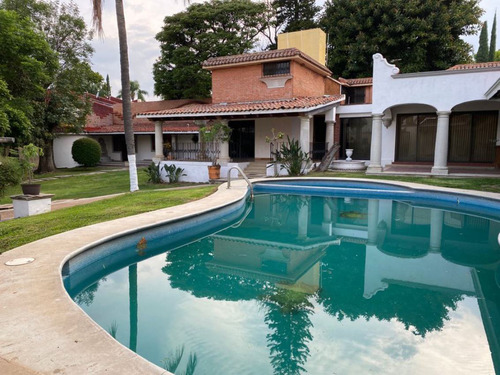 Comercial En Esquina Con Frente A La Avenida San Diego - Roq-825-cs