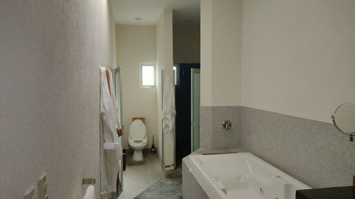 Imagen 30 de 30 de Moderna Casa En Venta, Renta O Renta Con Opción A Compra
