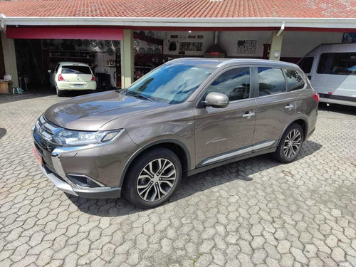 Imagem 13 de 15 de Mitsubishi Outlander 4x4-at 3.0 V-6 4p 2018