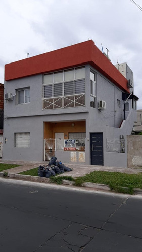Imagen 2 de 15 de Casa Pb. 3amb Con Cochera Y Amplio Patio