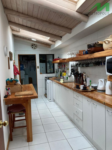Casa En Venta De 9 Dorm. En Vichuquén