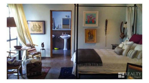 Imagen 22 de 23 de This Home Is Alive With Color, Light, And Artistic Details!