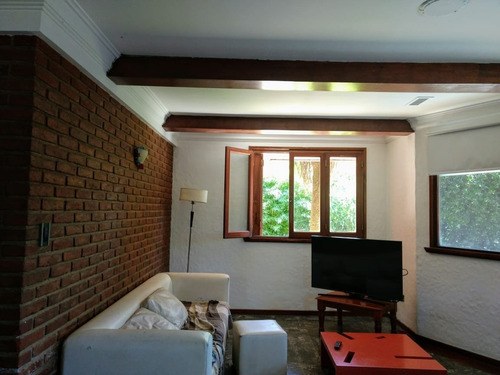 Venta Chalet 5 Amb Excelente-piscina-quincho-parque-cochera-parque-permuta-barrio El Grosellar