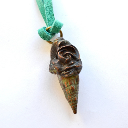 Imagen 2 de 10 de Collar De Caracol De Mar Con Cuero, Joyeria Natural, Cod1