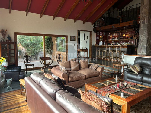 Casa En Venta De 3 Dorm. En Lo Barnechea Arrayán