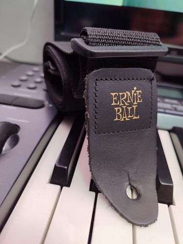 Correa Guinda Para Guitarra O Bajo Ernie Ball (usado) $15