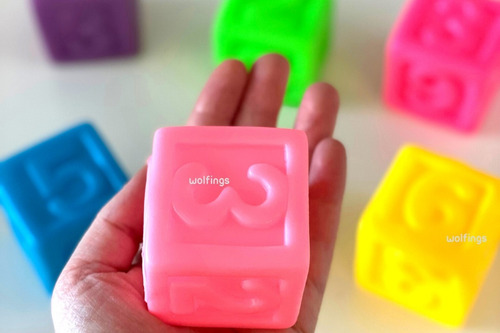 Imagen 2 de 8 de Cubos Chifle De Goma Dados Numeros Juego De Baño Agua Bebe