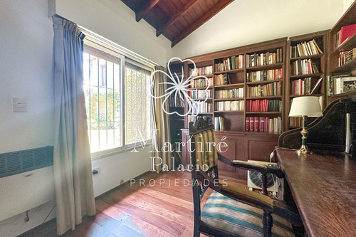 Casa En Venta. Barrio Los Tilos. Jardin Y Pileta