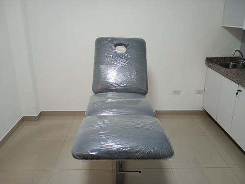 Se Alquila Consultorio Médico En Las Mercedes - Caracas