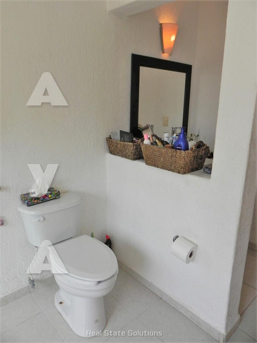 Casa En Venta, 3 Recámaras, 3 Niveles, Cuarto Servicio, Sm 43, Cancún