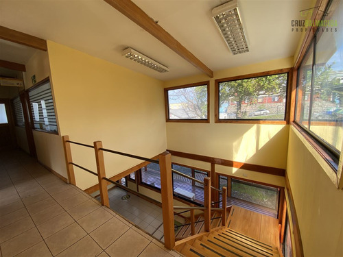 Oficinas Con Amplio Sitio Esquina De 822 M2 Cerca Del Centro