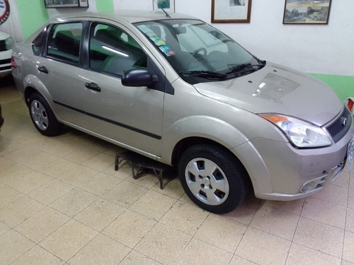 Imagen 3 de 15 de Ford Fiesta Max 1.6 2008