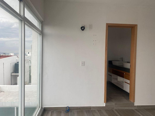 Casa En Venta A Pie De Calle En Residencial El Refugio, Querétaro
