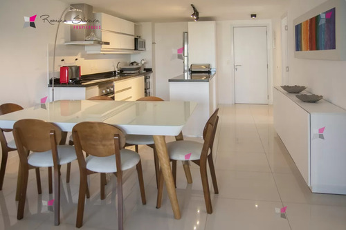 Apartamento En Venta En Torre Esmeralda De 3 Dormitorios , En Punta Del Este