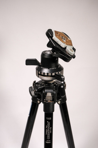 Tripé Manfrotto 190+cabeça Ball Perfeito Funcionamento