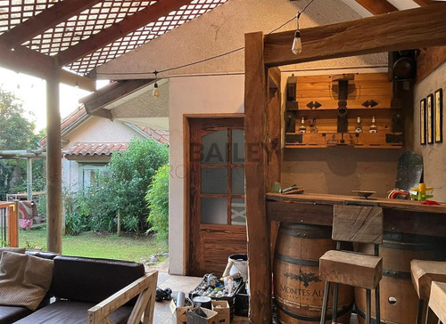 Casa Amoblada En Arriendo De 5 Dorm. En Concón