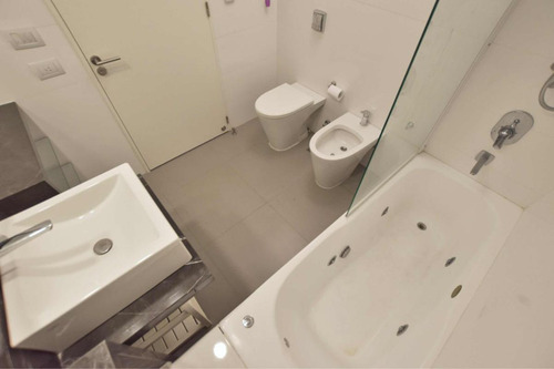 Departamento En Venta - 2 Dormitorios 2 Baños - Cochera - 77.8mts2 - Florida, Vicente Lopez