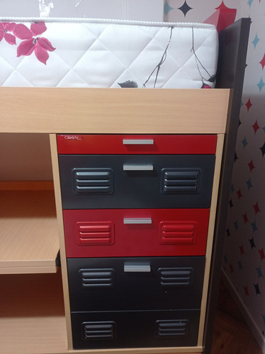 Cama Cucheta Y Escritorio Rojo Combinado (Usado)