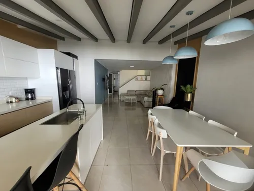 Casa En Venta En Prados Del Norte. Cod V8014454