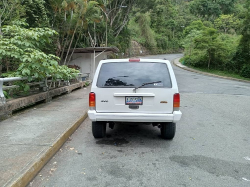Imagen 5 de 11 de Jeep Cherokee